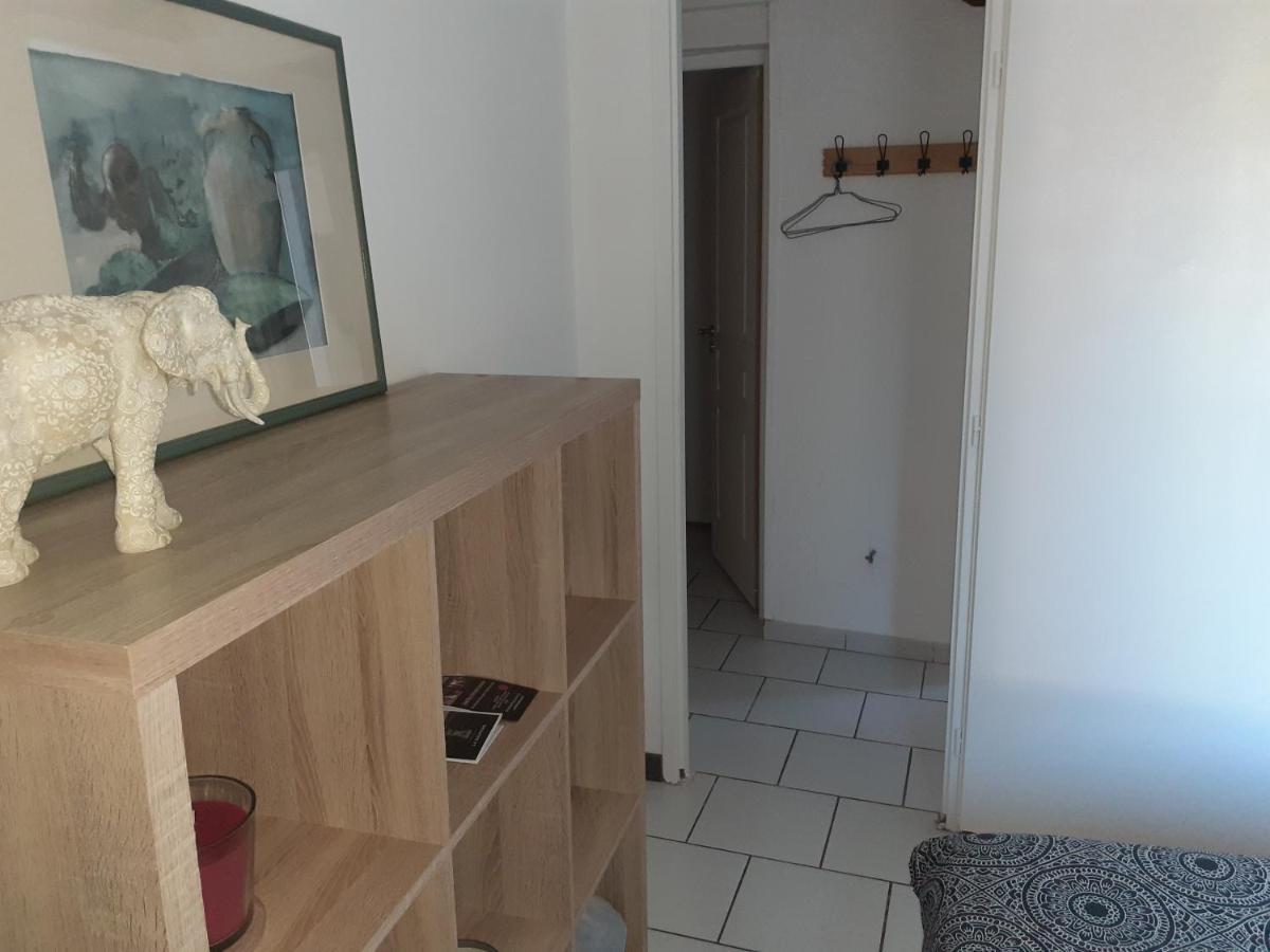 Chez Jeanfi Bed & Breakfast Fronsac  ภายนอก รูปภาพ