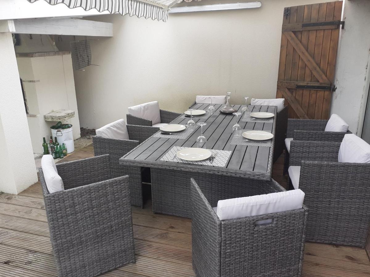 Chez Jeanfi Bed & Breakfast Fronsac  ภายนอก รูปภาพ