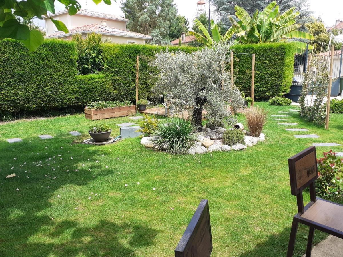 Chez Jeanfi Bed & Breakfast Fronsac  ภายนอก รูปภาพ