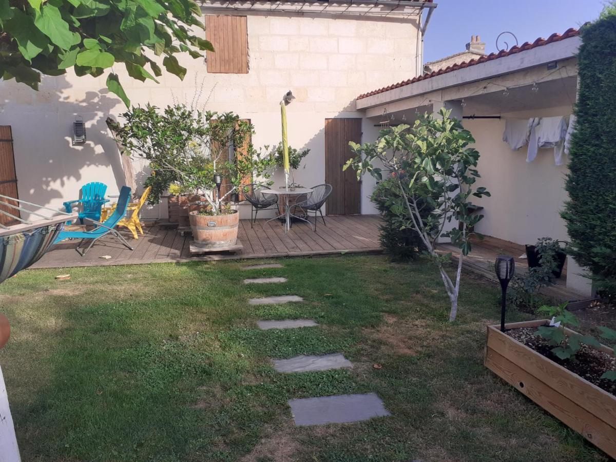 Chez Jeanfi Bed & Breakfast Fronsac  ภายนอก รูปภาพ