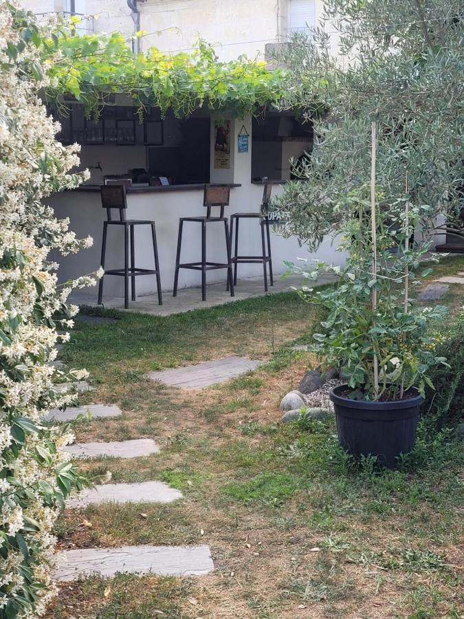 Chez Jeanfi Bed & Breakfast Fronsac  ภายนอก รูปภาพ