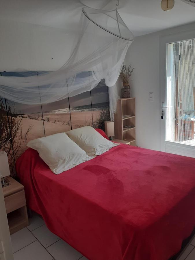 Chez Jeanfi Bed & Breakfast Fronsac  ภายนอก รูปภาพ